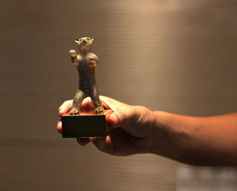 天价钻石柏林熊亮相江苏